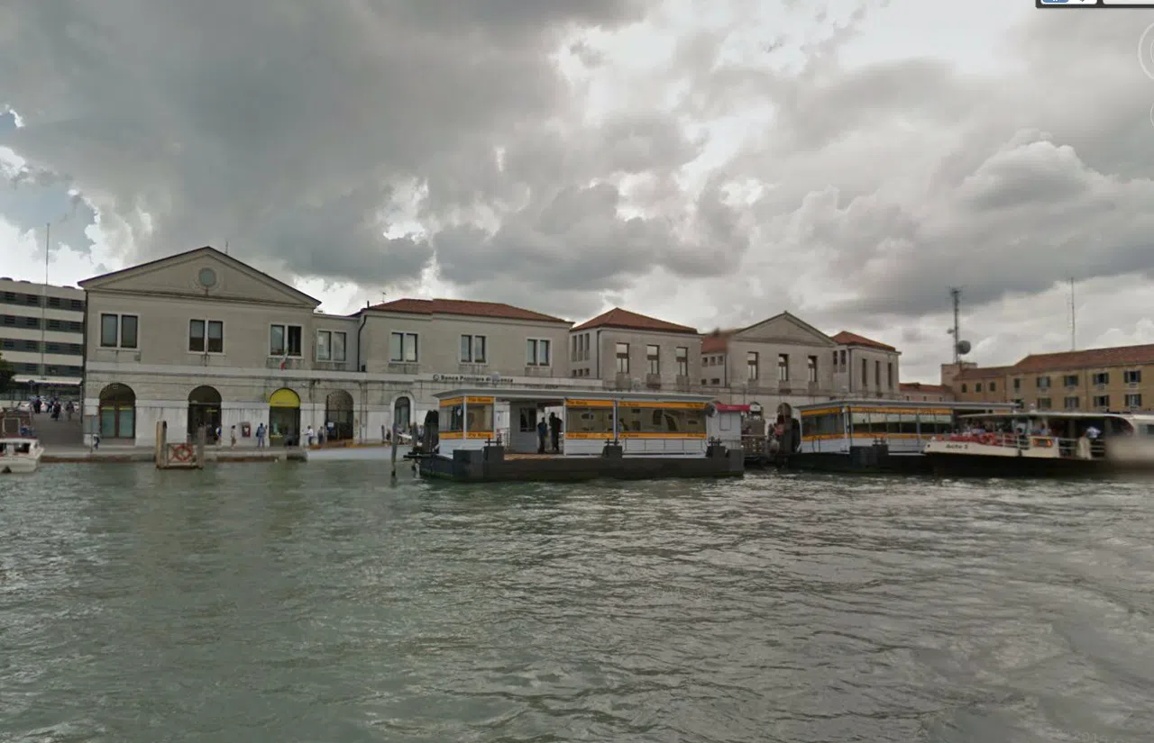 Drifting Venice's Grand Canal in October for €9.50