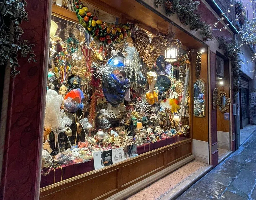 Tragicomica, Venice