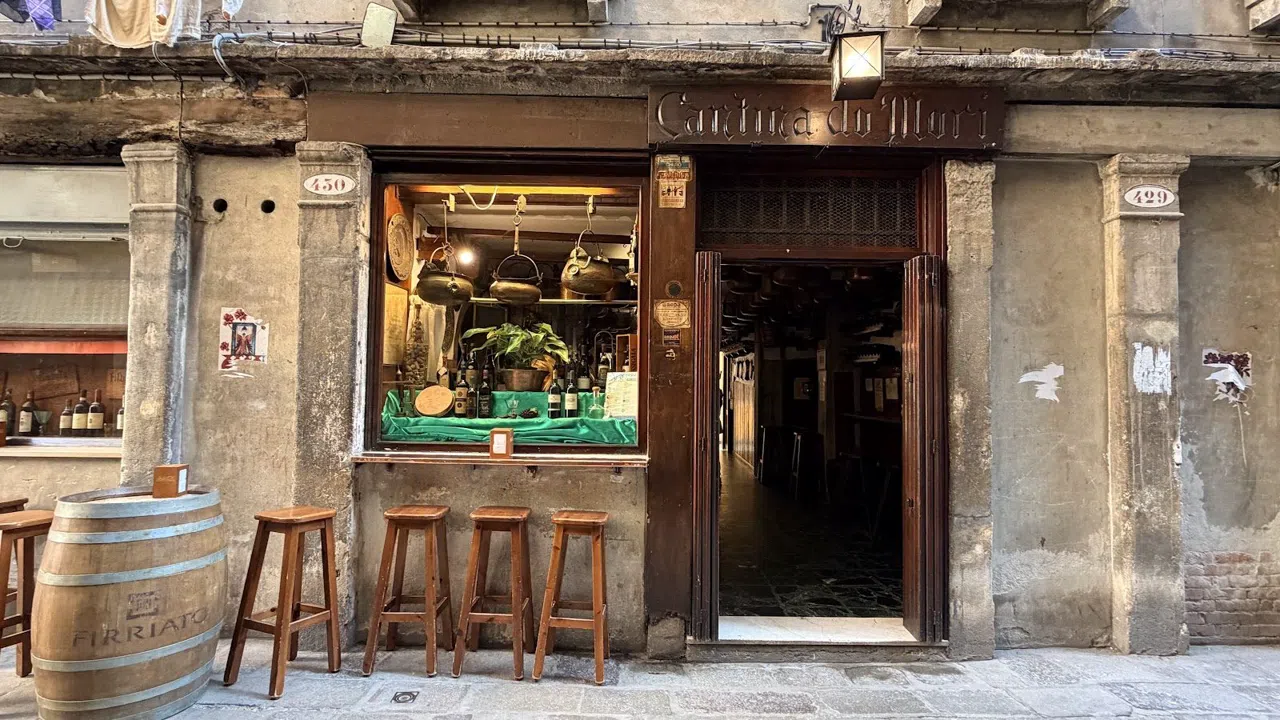 Six Bacari, One Night: How Venice Actually Drinks