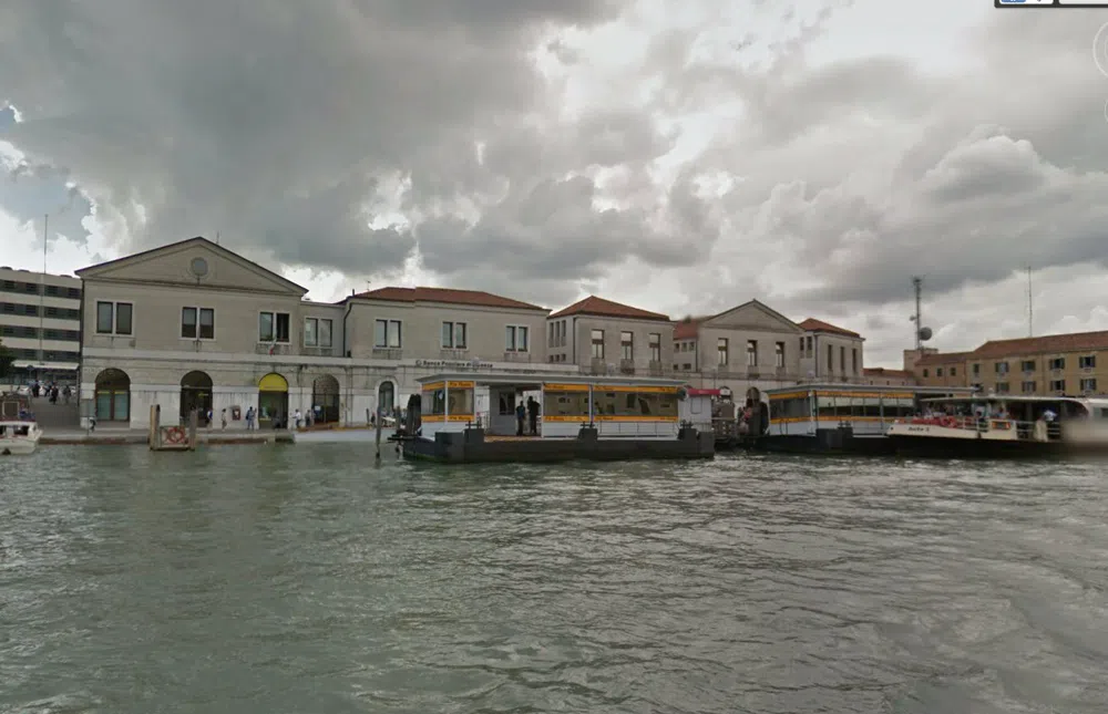 Drifting Venice's Grand Canal in October for €9.50